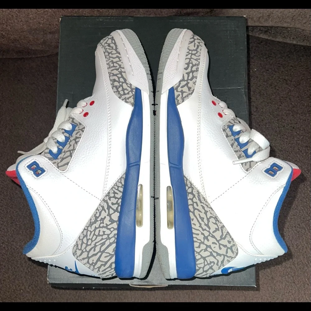 Jordan Men’s White/Blue/Red Elephant Print Sneakers